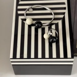 Globe Emalje Armbånd Elfenben/Svart/Stål