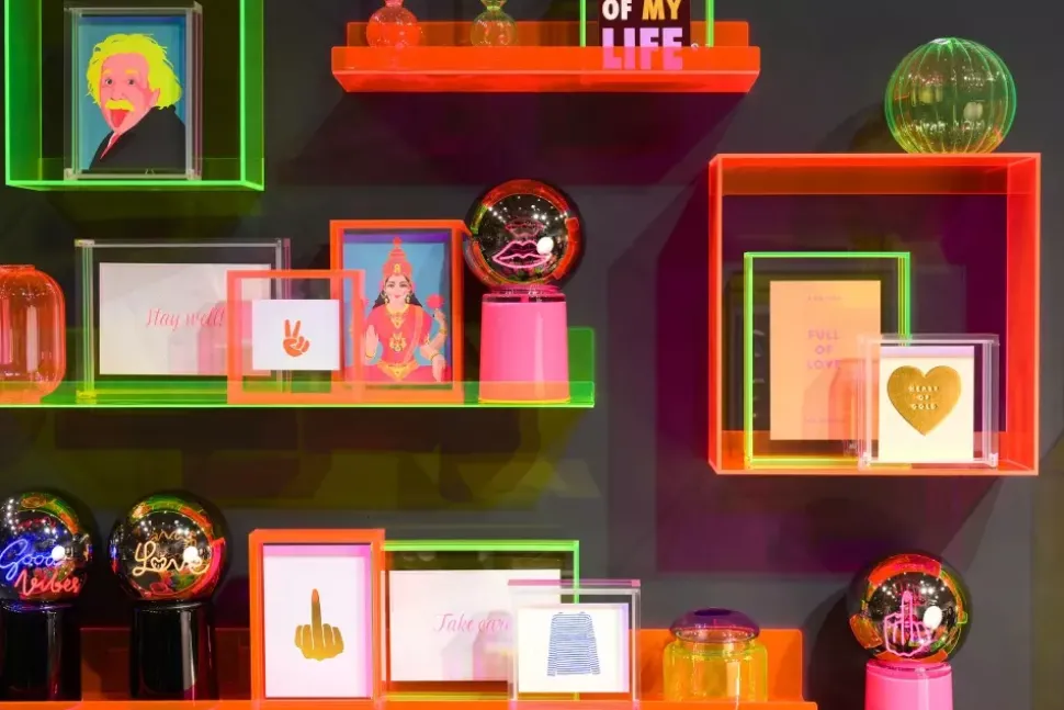 Glowmance Lysende Kule Med Neonlys - Love