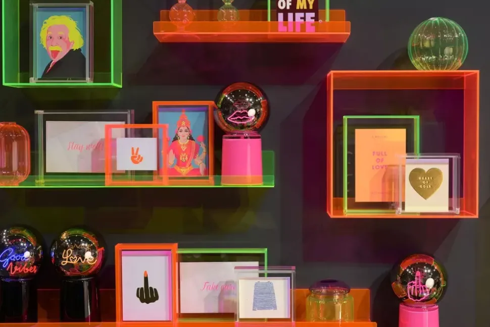 Glowmance Lysende Kule Med Neonlys - Love
