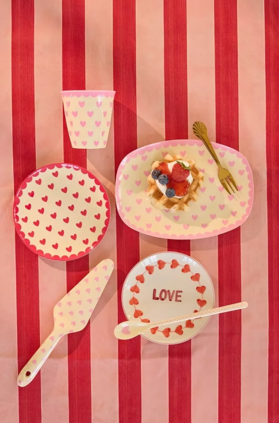 Melamin Kakeasjett Favorite Hearts Red Kiss