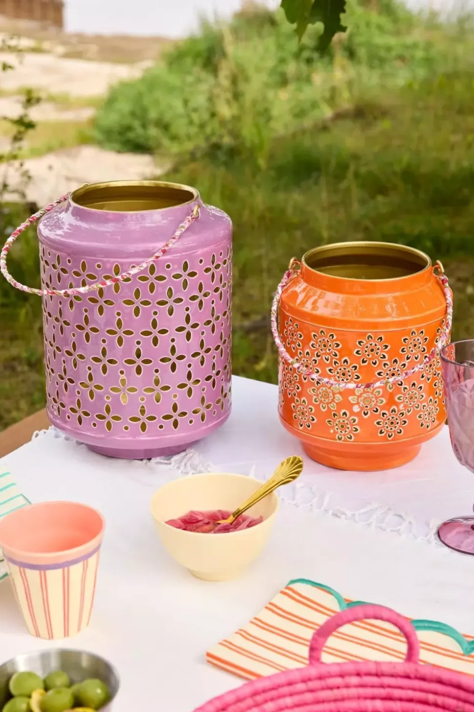 Metalllykt Med Blomstermønsterdesign – Lavendel