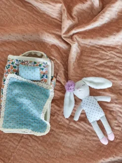 Milly Kanin Med Koffert Og Klær