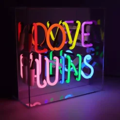 Neonskilt - LOVE WINS