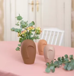 Nikita Vase Brun
