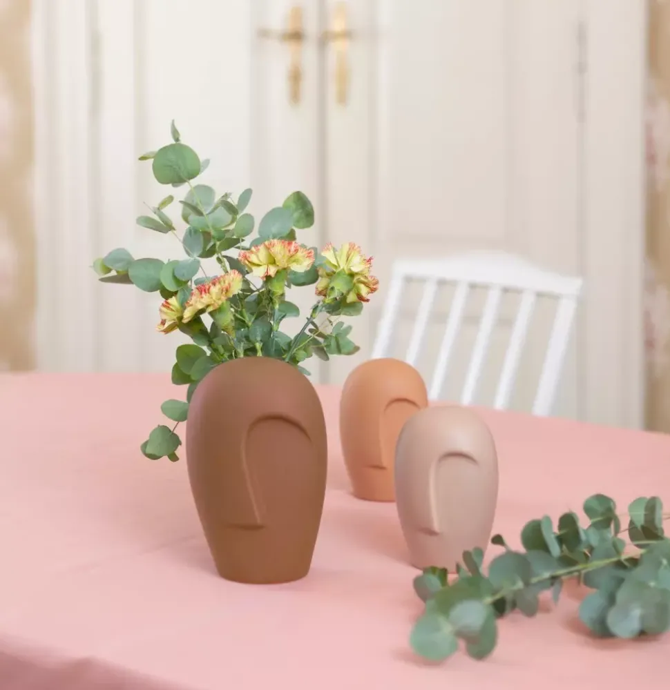 Nikita Vase Brun