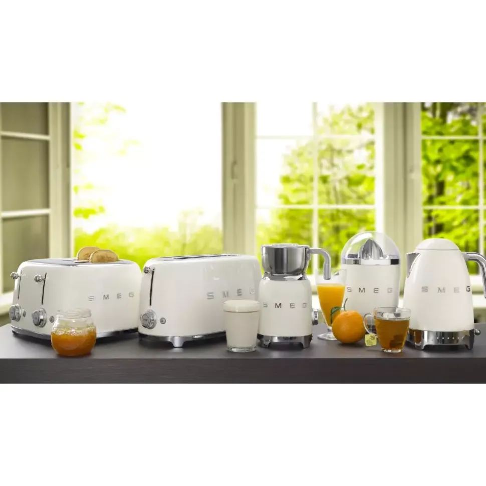 Smeg Brødrister 2000W Krem
