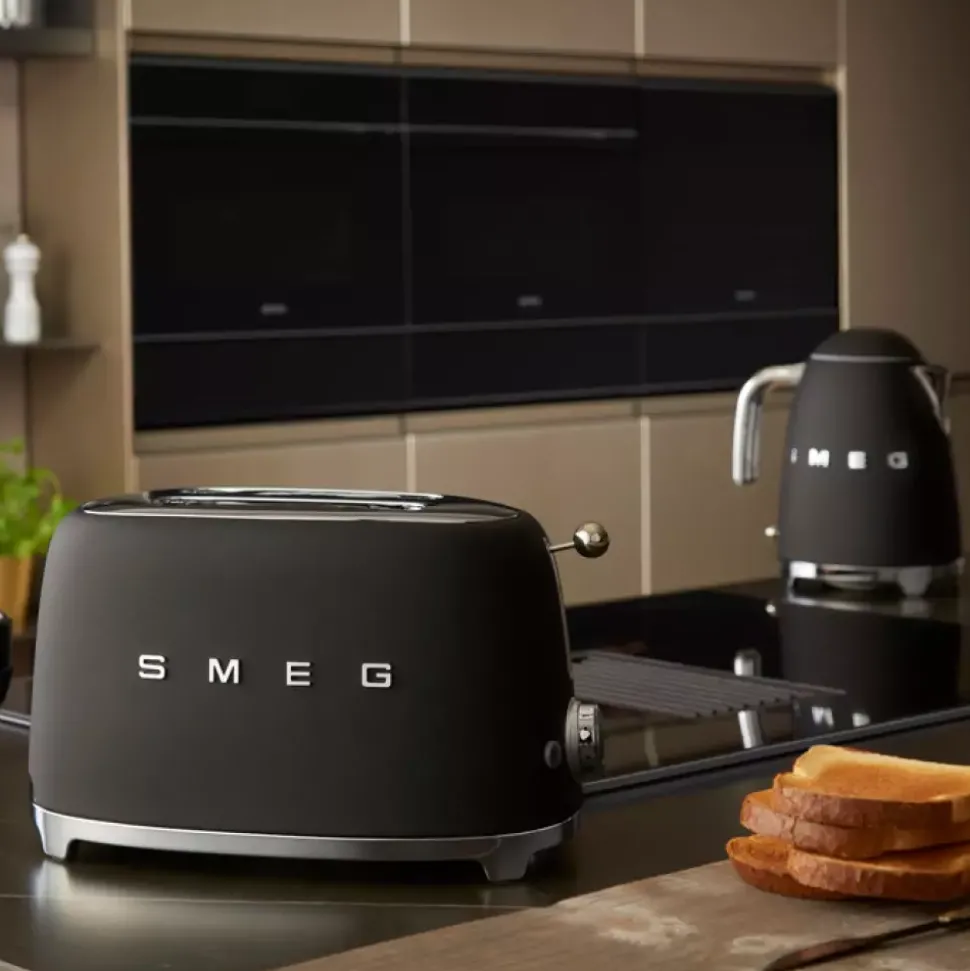 SMEG - KLF03 - Vannkoker - 1,7 l Svart