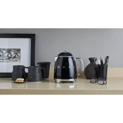 SMEG - KLF05 - Vannkoker - 0,8 l Svart