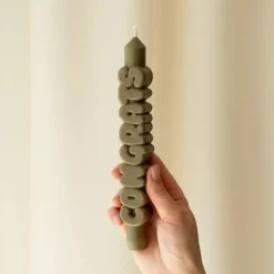 Taper Candle CONGRATS Olivengrønn
